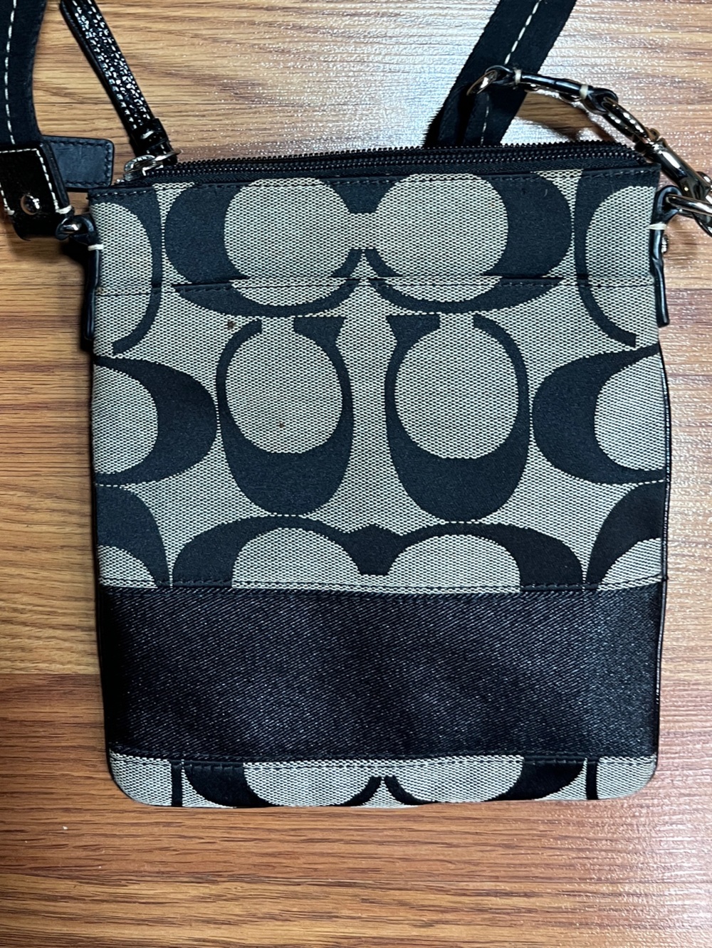 Coach Black & Beige Signature Messenger Crossbody